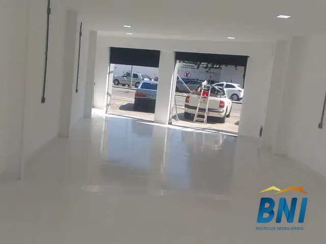Loja com 108m², para alugar, no bairro INTENDENTE MAGALHAES em Rio de Janeiro