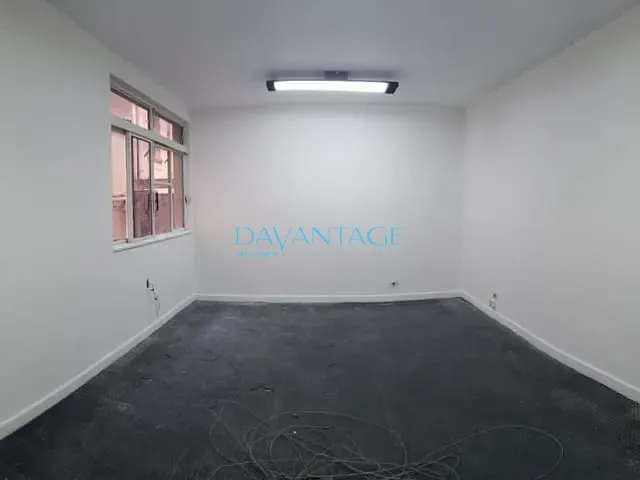 Loja com 145m², para alugar, no bairro República em São Paulo