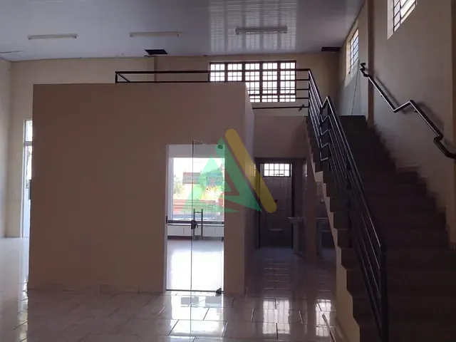 Loja com 360m², para alugar, no bairro Jardim Santa Helena em Mogi Mirim