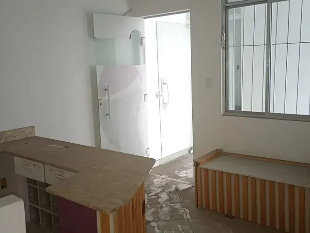 Loja com 250m², para alugar, no bairro Centro em Guapimirim