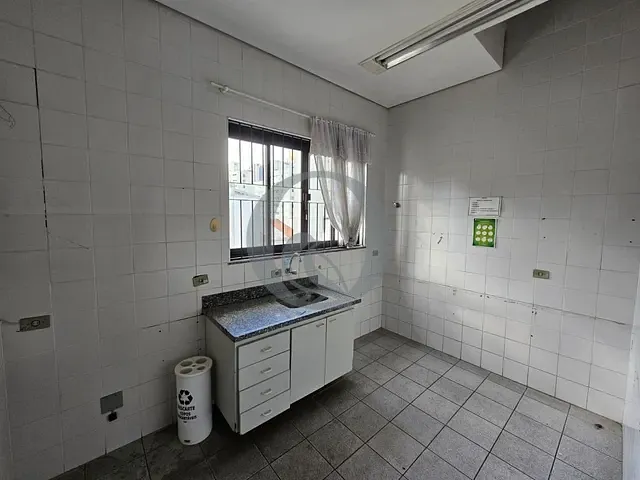 Loja com 658m², para alugar, no bairro Vila Gomes Cardim em São Paulo