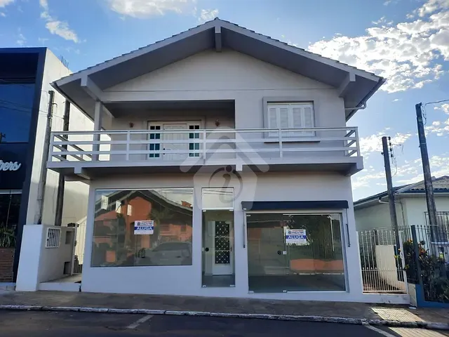Casa com 238m², à venda, no bairro Languiru em Teutônia