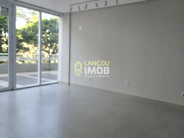 Loja à venda ou para alugar, no bairro Chácara Urbana em Jundiaí