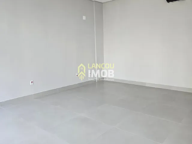 Loja à venda ou para alugar, no bairro Chácara Urbana em Jundiaí