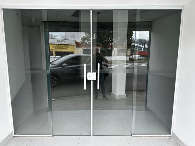 Foto do Loja - Salão para locação,  Rua Das Pitangueiras esquina com a Avenida Dr Odil de Campos Saes, localização Privilegiada, Vila Arens, Jundiaí, SP | Imobiliária Sousa