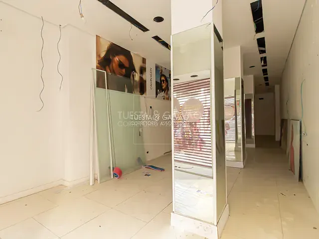 Prédio com 365m², à venda, no bairro Centro em Curitiba