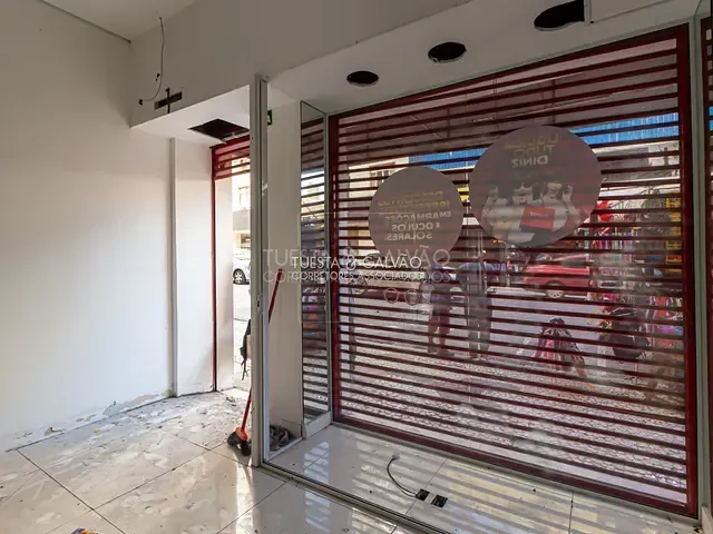 Prédio com 365m², à venda, no bairro Centro em Curitiba