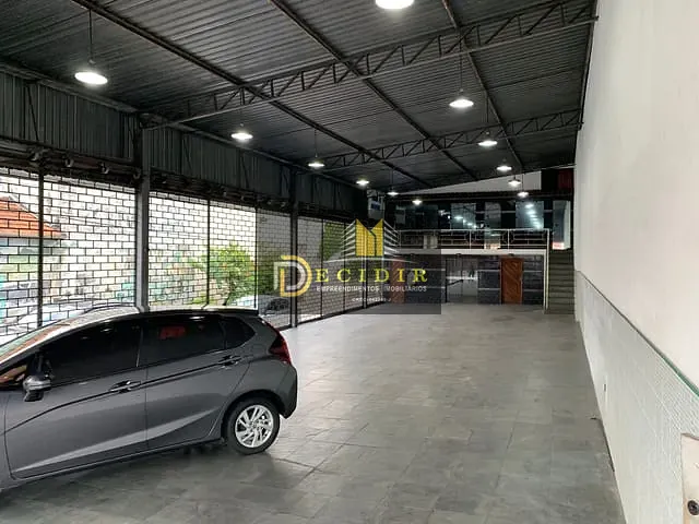 Loja com 270m², para alugar, no bairro Água Rasa em São Paulo