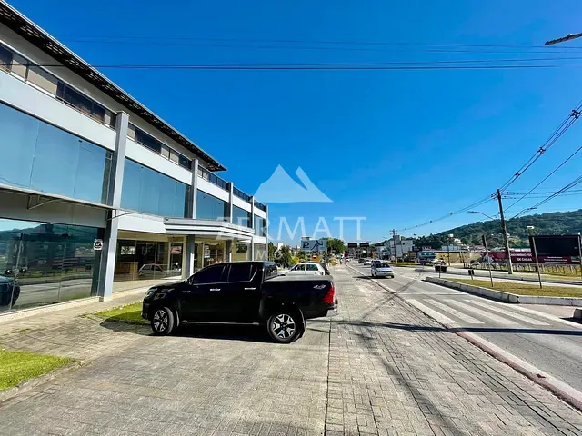 Loja com 900m², para alugar, no bairro Santa Terezinha em Gaspar