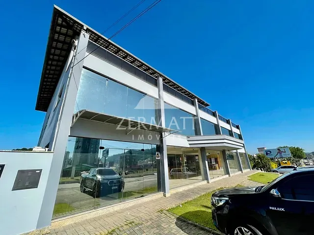 Loja com 900m², para alugar, no bairro Santa Terezinha em Gaspar