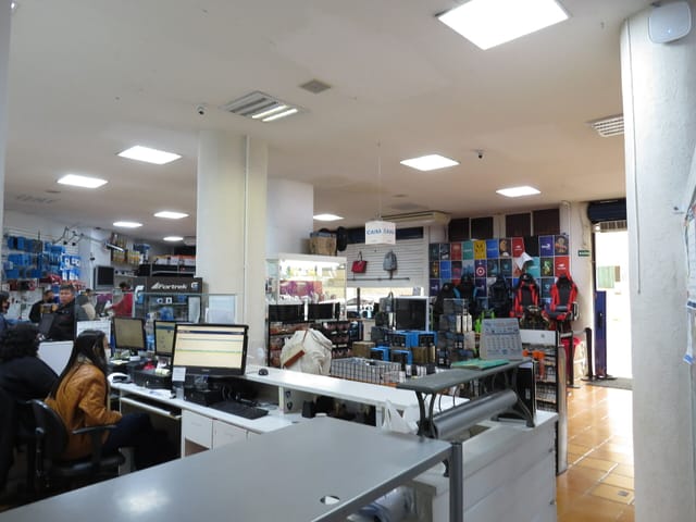Loja com 1942m², à venda, no bairro Centro em Londrina