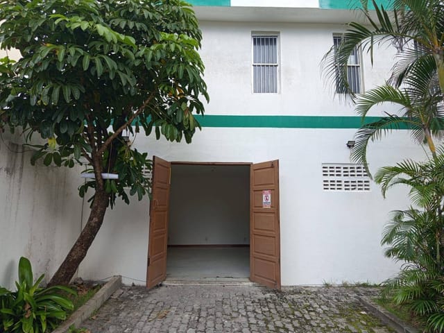 Loja para alugar, no bairro Amaralina em Salvador