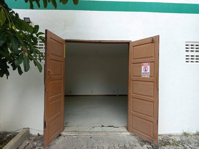 Loja para alugar, no bairro Amaralina em Salvador