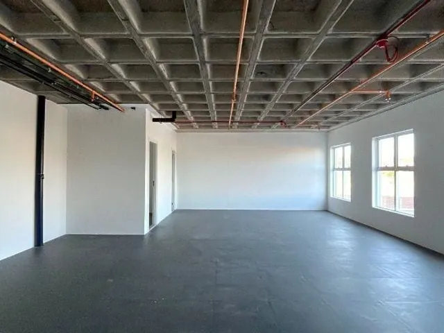 Loja com 142m², para alugar, no bairro Bela Suiça em Londrina