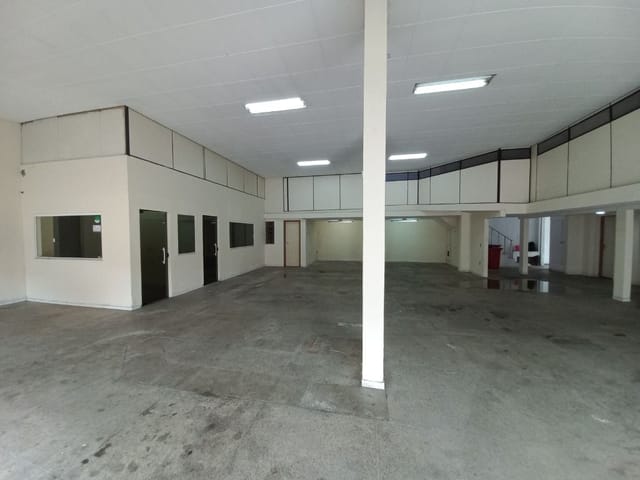 Foto do Loja - ALUGUEL DE LOJA COMERCIAL COM 352 M2, 11 SALAS, 4 BANHEIROS, ÁREA PARA ESTACIONAMENTO, CENTRO, NOVA IGUAÇU, RJ | PATRIRIO IMÓVEIS