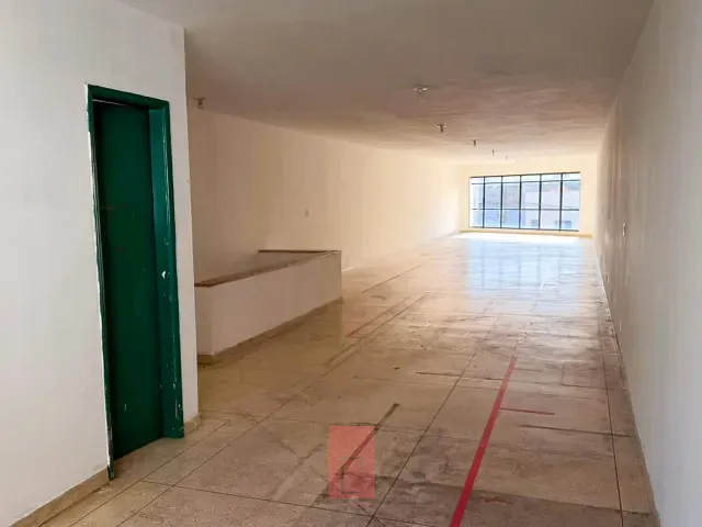 Loja à venda ou para alugar, no bairro Penha de França em São Paulo