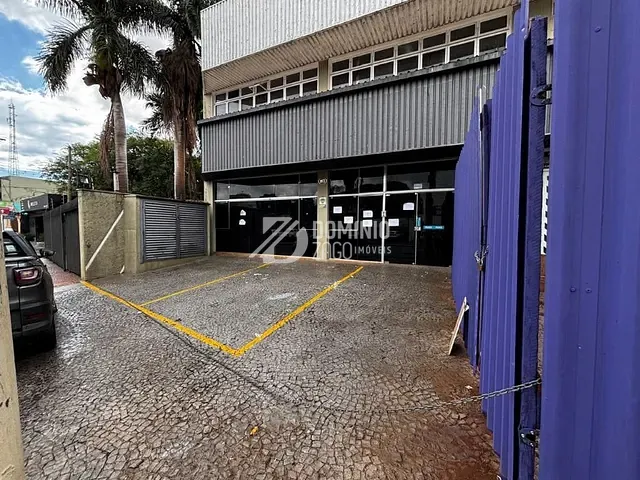 Loja com 470m², para alugar, no bairro Estados Unidos em Uberaba