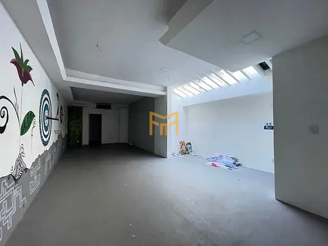 Ponto com 150m², à venda, no bairro Batista Campos em Belém