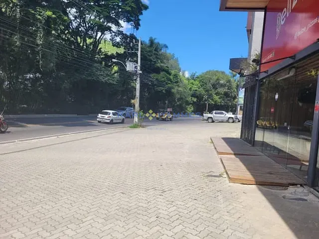 Loja com 65m², para alugar, no bairro Nogueira em Petrópolis
