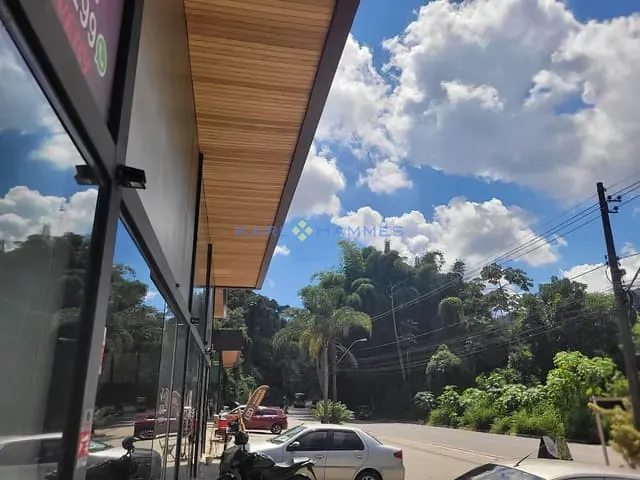 Loja com 65m², para alugar, no bairro Nogueira em Petrópolis