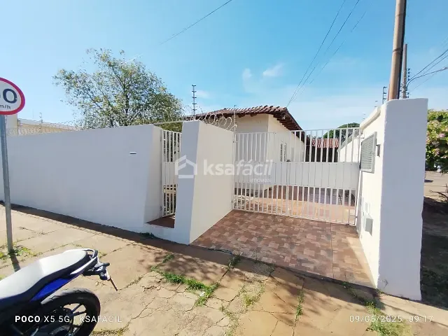 Casa com 477m² 5 quartos e 3 banheiros, para alugar, no bairro Vila Carvalho em Campo Grande