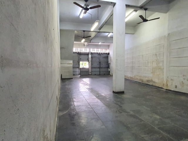 Loja com 130m², para alugar, no bairro Vila Valqueire em Rio de Janeiro
