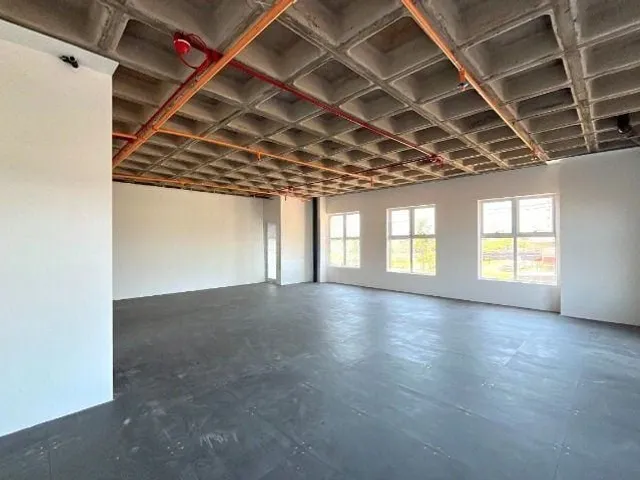 Loja com 153m², para alugar, no bairro Bela Suiça em Londrina