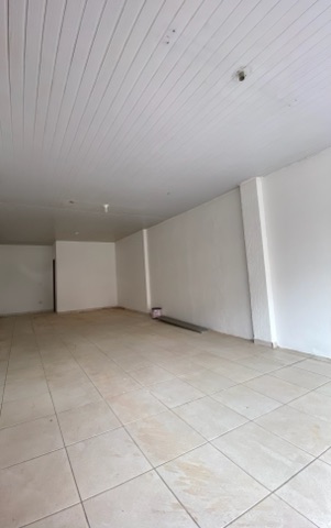 Loja com 44m², para alugar, no bairro Parque Burle em Cabo Frio