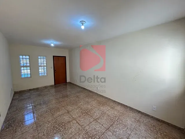 Ponto com 881m², à venda, no bairro Centro em Pirassununga