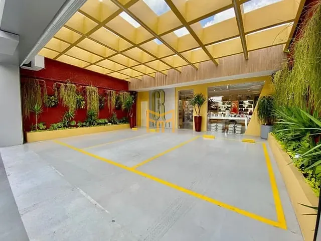 Ponto com 300m², à venda, no bairro Umarizal em Belém