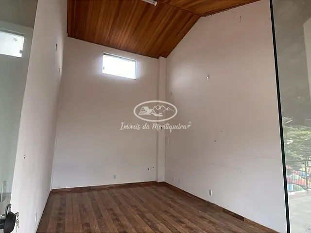 Loja com 22m², à venda, no bairro Penedo em Itatiaia