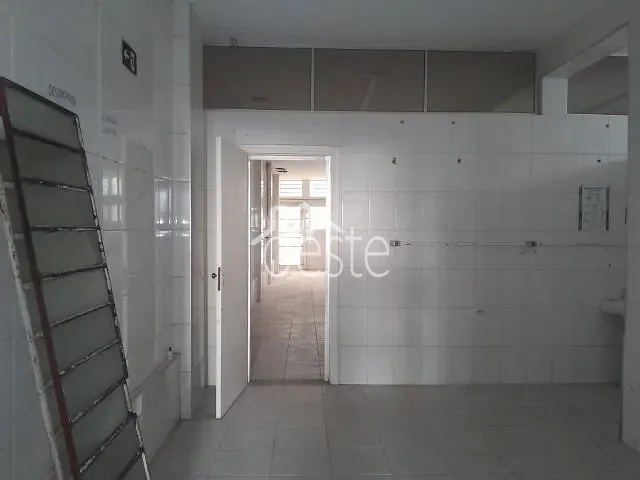 Galpão / Barracão com 300m², para alugar, no bairro Jardim Sartori em Santa Bárbara D'Oeste
