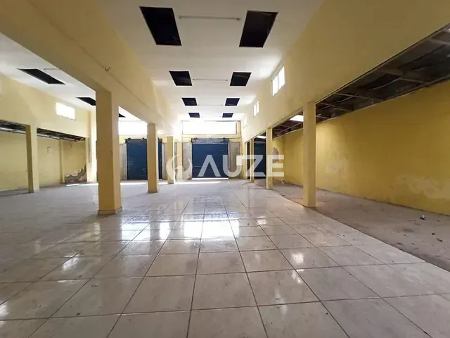 Loja com 900m², para alugar, no bairro Portão em Curitiba