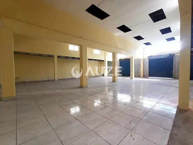 Loja com 900m², para alugar, no bairro Portão em Curitiba