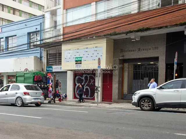 Loja com 213m², para alugar, no bairro Centro em Curitiba