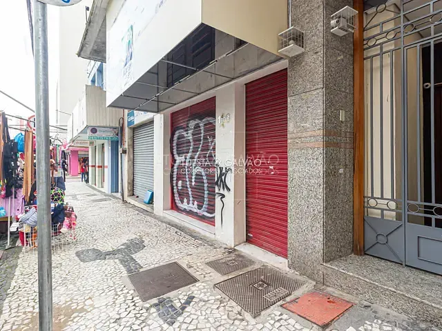 Loja com 213m², para alugar, no bairro Centro em Curitiba