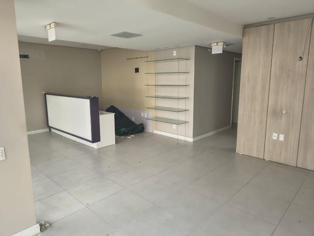 Loja com 170m², para alugar, no bairro Centro em Florianópolis