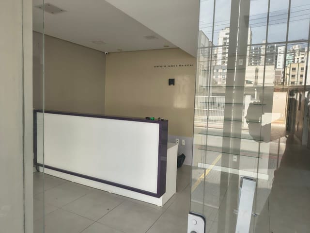 Loja com 170m², para alugar, no bairro Centro em Florianópolis