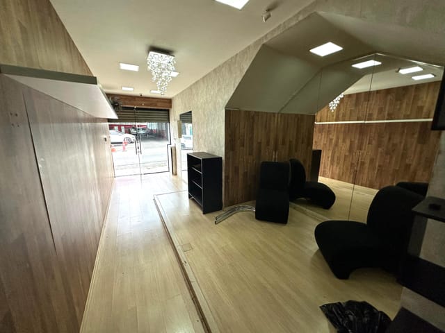 Foto do Loja - 💼 Ideal para Seu Negócio! Salão de 80m² com 3 Ambientes em Localização de Alto Fluxo no Carrão! 📊 | Organização Imobiliária Açores