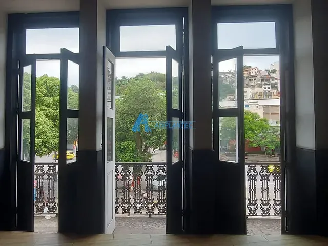 Loja com 245m², para alugar, no bairro Catete em Rio de Janeiro