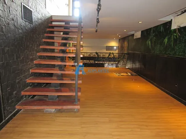 Loja com 245m², para alugar, no bairro Catete em Rio de Janeiro