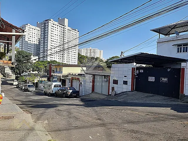 Loja com 90m², para alugar, no bairro Bandeirantes em Juiz de Fora