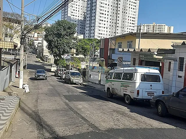 Loja com 90m², para alugar, no bairro Bandeirantes em Juiz de Fora