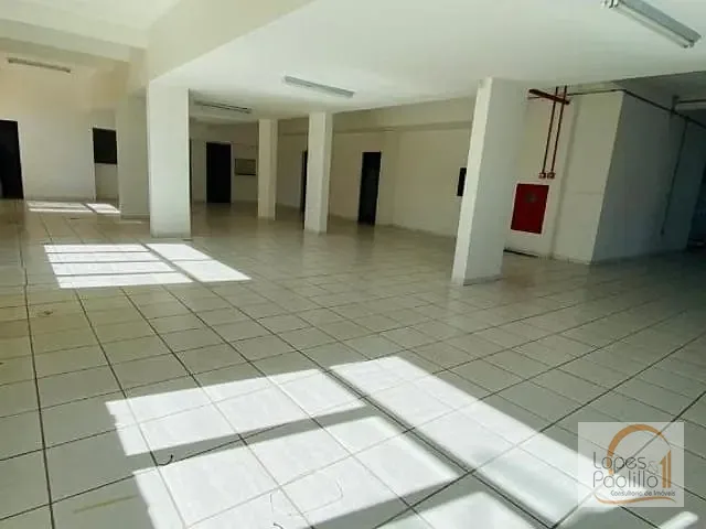 Loja com 750m², para alugar, no bairro Centro em Atibaia