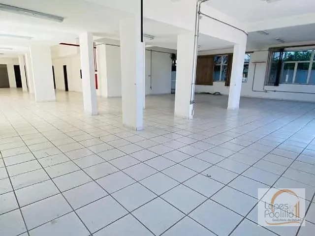 Loja com 750m², para alugar, no bairro Centro em Atibaia