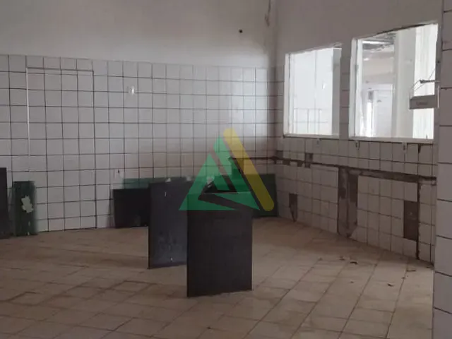 Loja com 1500m², para alugar, no bairro Centro em Mogi Mirim