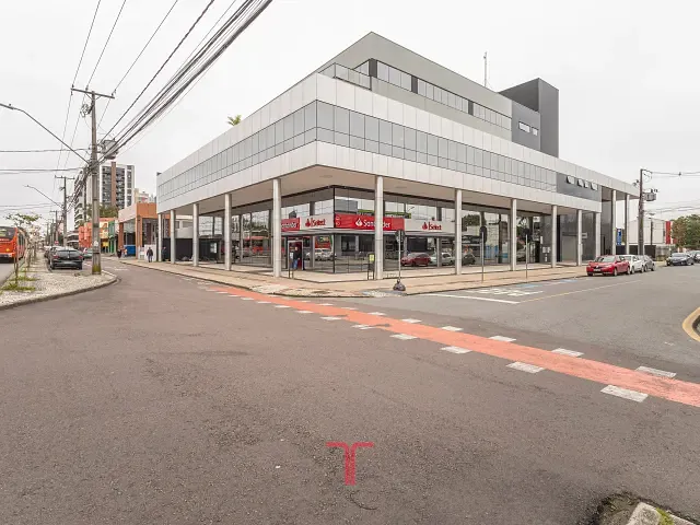 Loja com 500m², para alugar, no bairro Pinheirinho em Curitiba