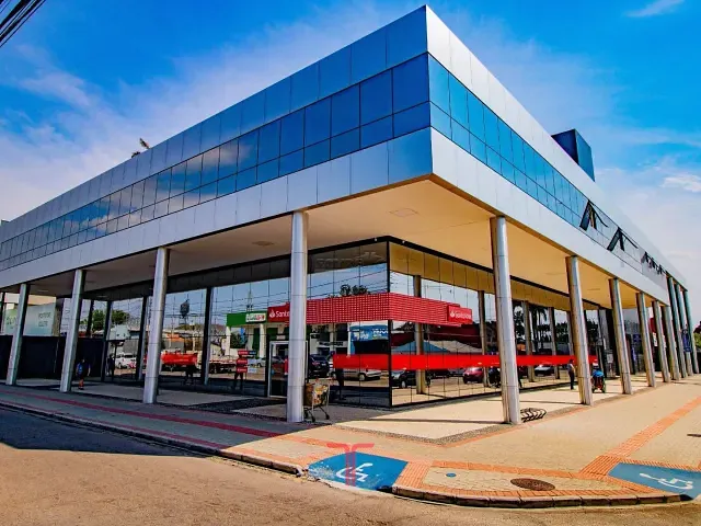 Loja com 500m², para alugar, no bairro Capão Raso em Curitiba