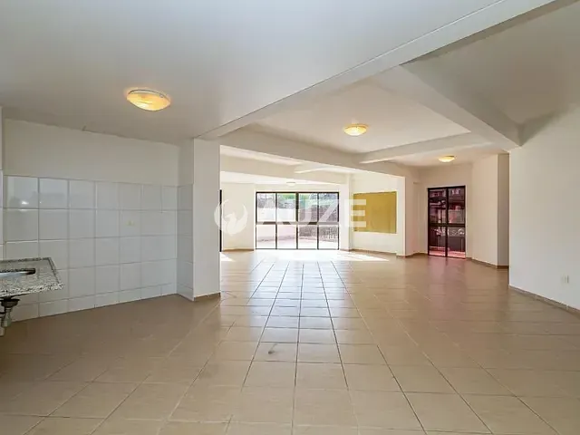 Loja com 97m², para alugar, no bairro Vila Izabel em Curitiba