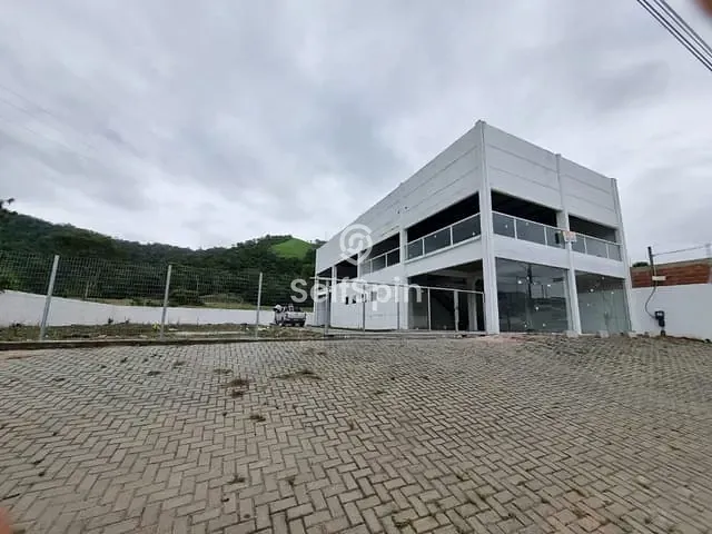 Loja com 250m², para alugar, no bairro Calaboca (Inoã) em Maricá